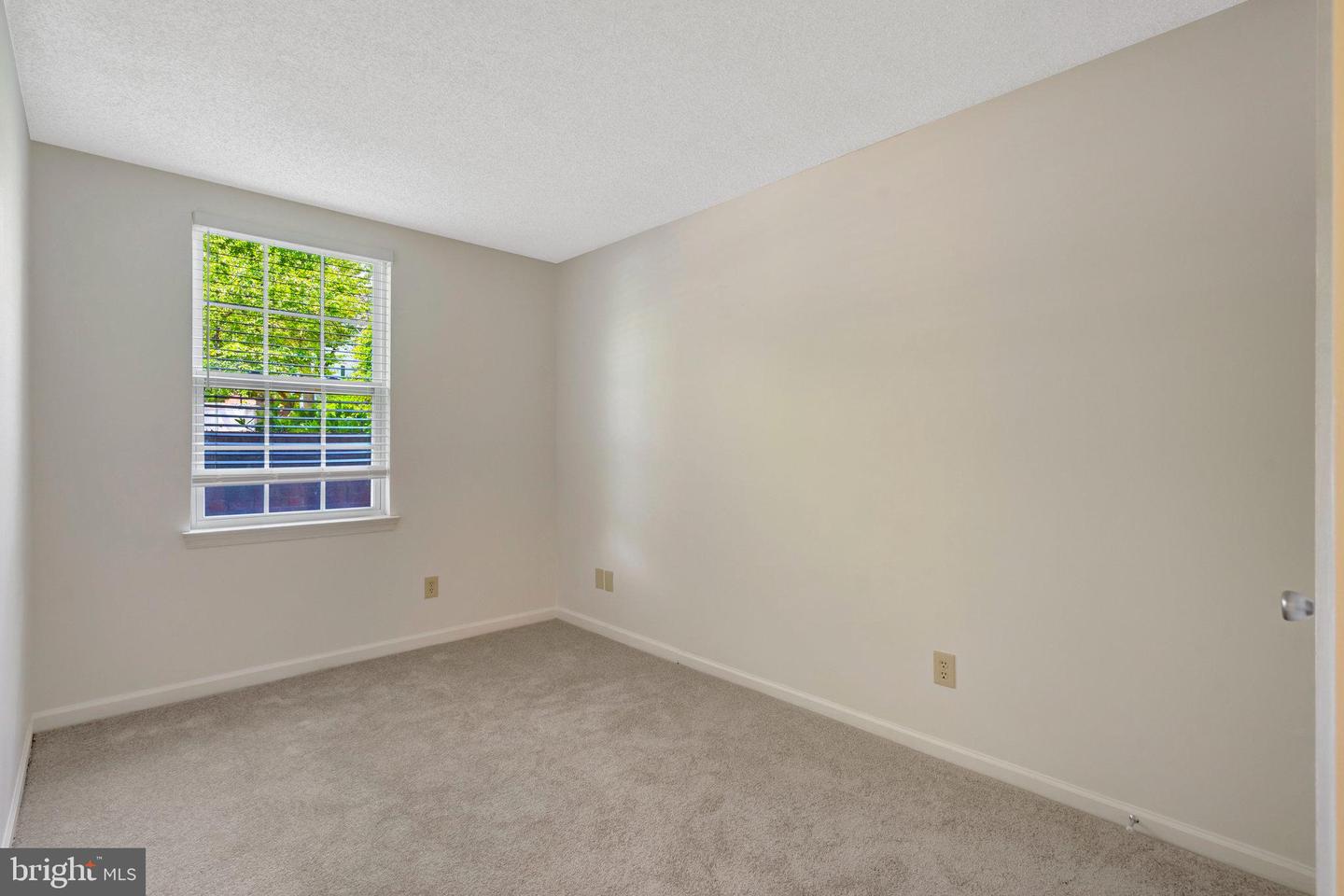 12106 GREEN LEAF CT #102, FAIRFAX, Virginia 22033, 2 Bedrooms Bedrooms, ,2 BathroomsBathrooms,Residential,For sale,12106 GREEN LEAF CT #102,VAFX2239584 MLS # VAFX2239584
