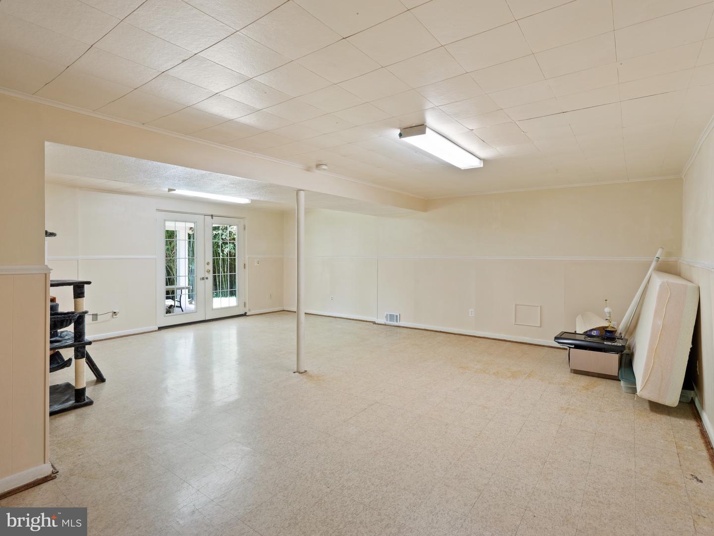 5403 ROLLING RD, SPRINGFIELD, Virginia 22151, 5 Bedrooms Bedrooms, ,3 BathroomsBathrooms,Residential,For sale,5403 ROLLING RD,VAFX2239892 MLS # VAFX2239892