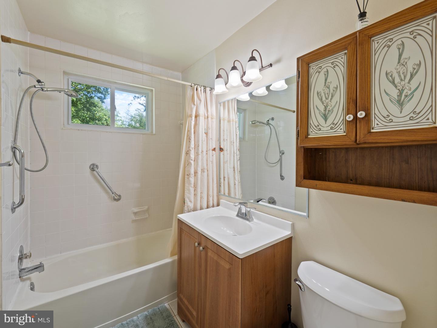 5403 ROLLING RD, SPRINGFIELD, Virginia 22151, 5 Bedrooms Bedrooms, ,3 BathroomsBathrooms,Residential,For sale,5403 ROLLING RD,VAFX2239892 MLS # VAFX2239892