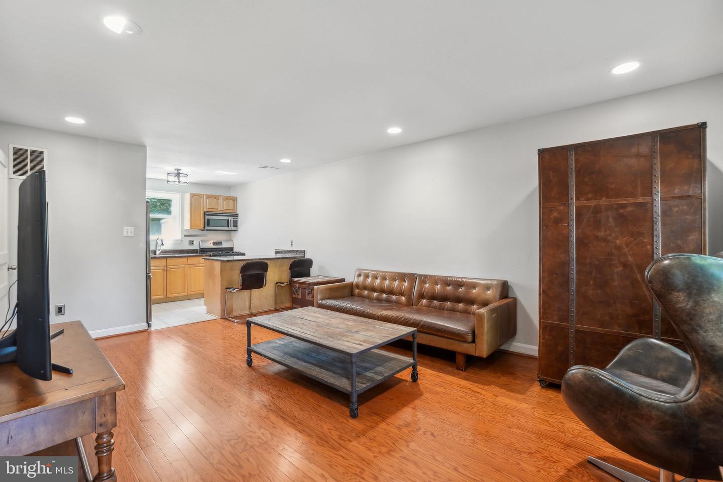 53 MOUNT VERNON AVE, ALEXANDRIA, Virginia 22301, 2 Bedrooms Bedrooms, ,1 BathroomBathrooms,Residential,For sale,53 MOUNT VERNON AVE,VAAX2045196 MLS # VAAX2045196