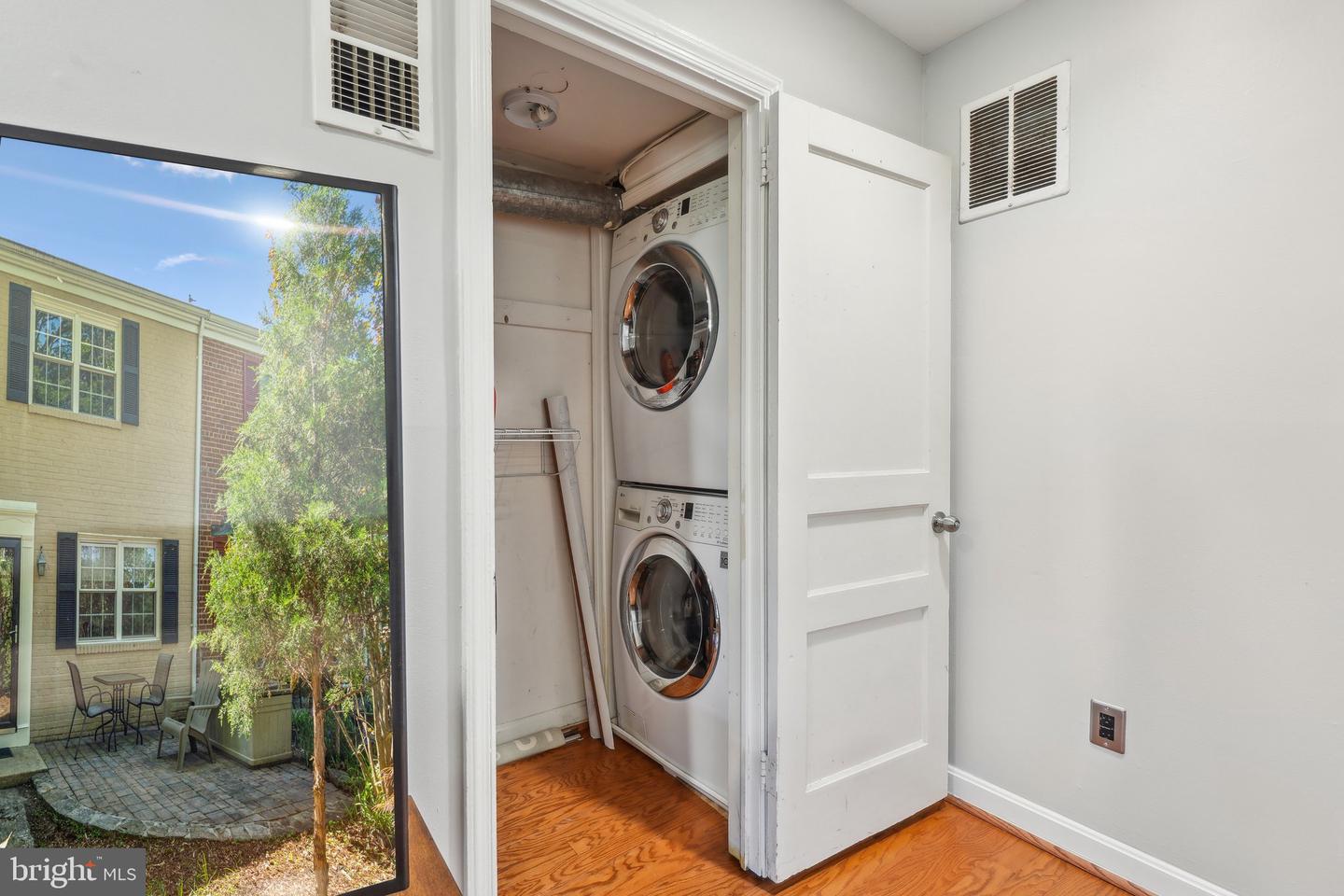 53 MOUNT VERNON AVE, ALEXANDRIA, Virginia 22301, 2 Bedrooms Bedrooms, ,1 BathroomBathrooms,Residential,For sale,53 MOUNT VERNON AVE,VAAX2045196 MLS # VAAX2045196