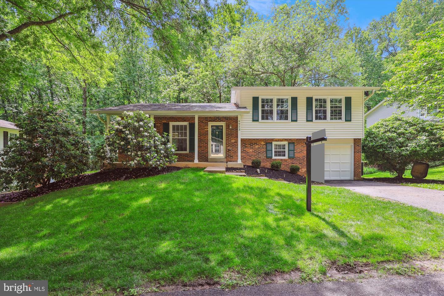 9923 WOODEN DOVE CT, BURKE, Virginia 22015, 3 Bedrooms Bedrooms, ,2 BathroomsBathrooms,Residential,For sale,9923 WOODEN DOVE CT,VAFX2240026 MLS # VAFX2240026