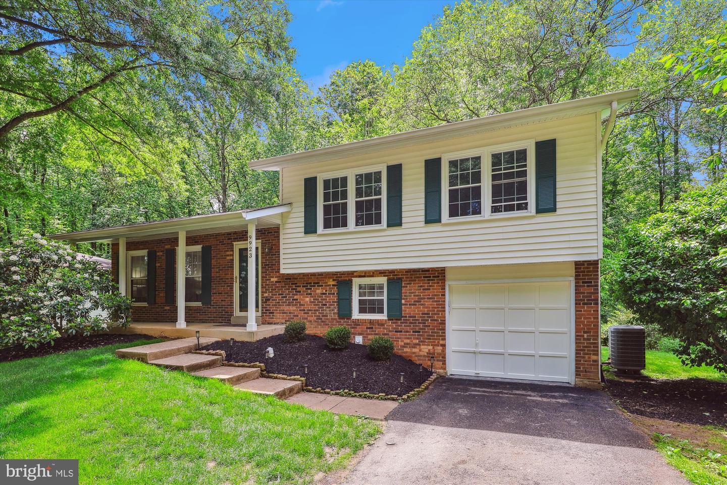 9923 WOODEN DOVE CT, BURKE, Virginia 22015, 3 Bedrooms Bedrooms, ,2 BathroomsBathrooms,Residential,For sale,9923 WOODEN DOVE CT,VAFX2240026 MLS # VAFX2240026