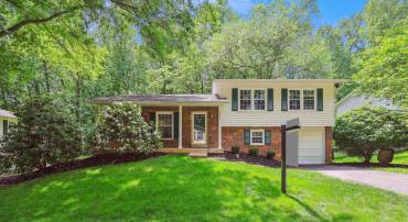 9923 WOODEN DOVE CT, BURKE, Virginia 22015, 3 Bedrooms Bedrooms, ,2 BathroomsBathrooms,Residential,For sale,9923 WOODEN DOVE CT,VAFX2240026 MLS # VAFX2240026