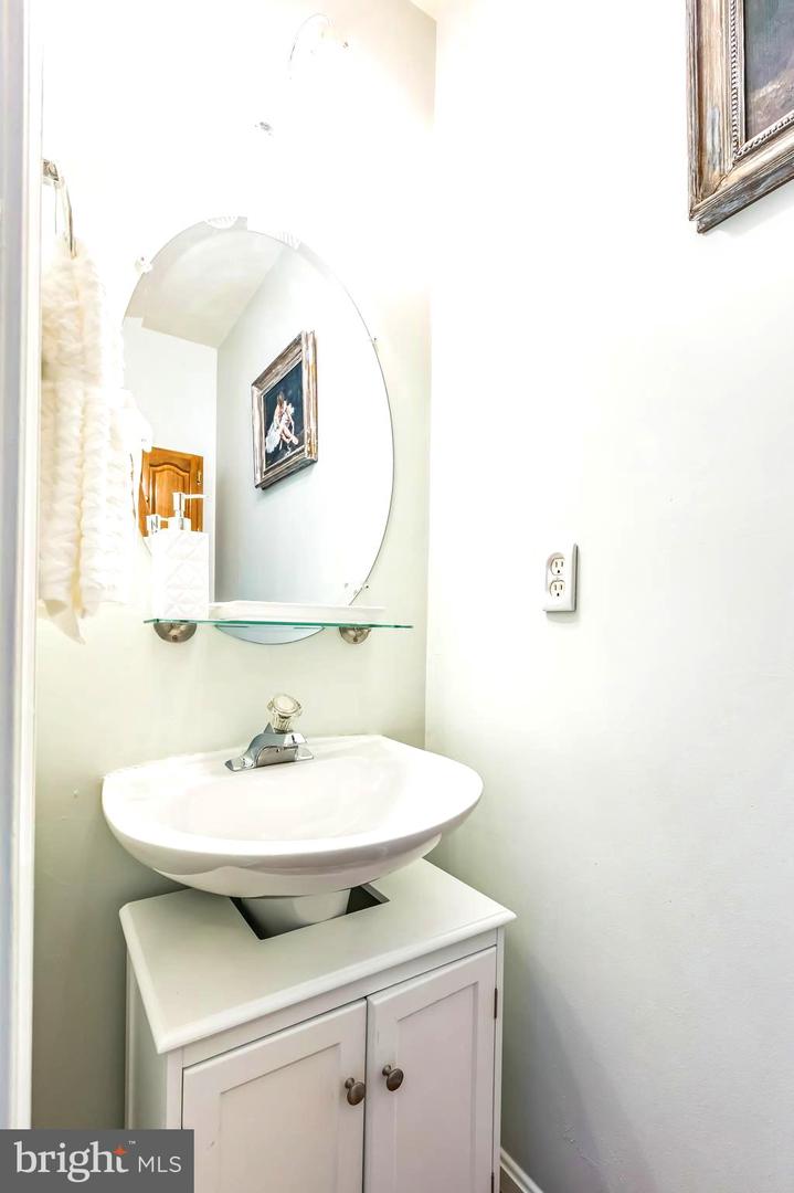 16068 HAYES LN, WOODBRIDGE, Virginia 22191, 4 Bedrooms Bedrooms, ,2 BathroomsBathrooms,Residential,For sale,16068 HAYES LN,VAPW2094466 MLS # VAPW2094466