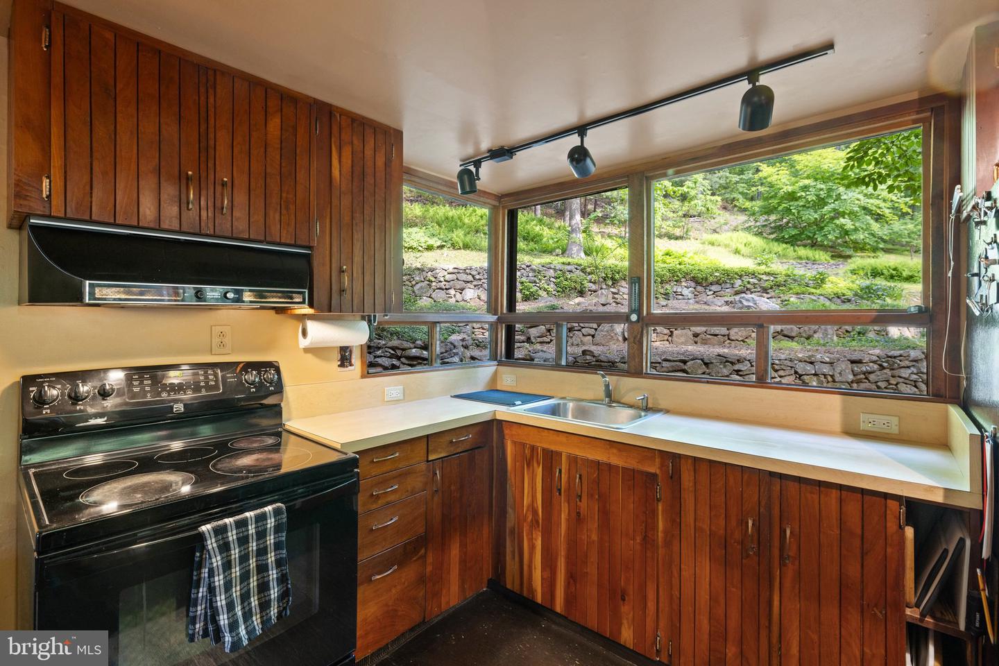 115 OVENTOP MOUNTAIN LN, SPERRYVILLE, Virginia 22740, 3 Bedrooms Bedrooms, ,2 BathroomsBathrooms,Residential,For sale,115 OVENTOP MOUNTAIN LN,VARP2002082 MLS # VARP2002082