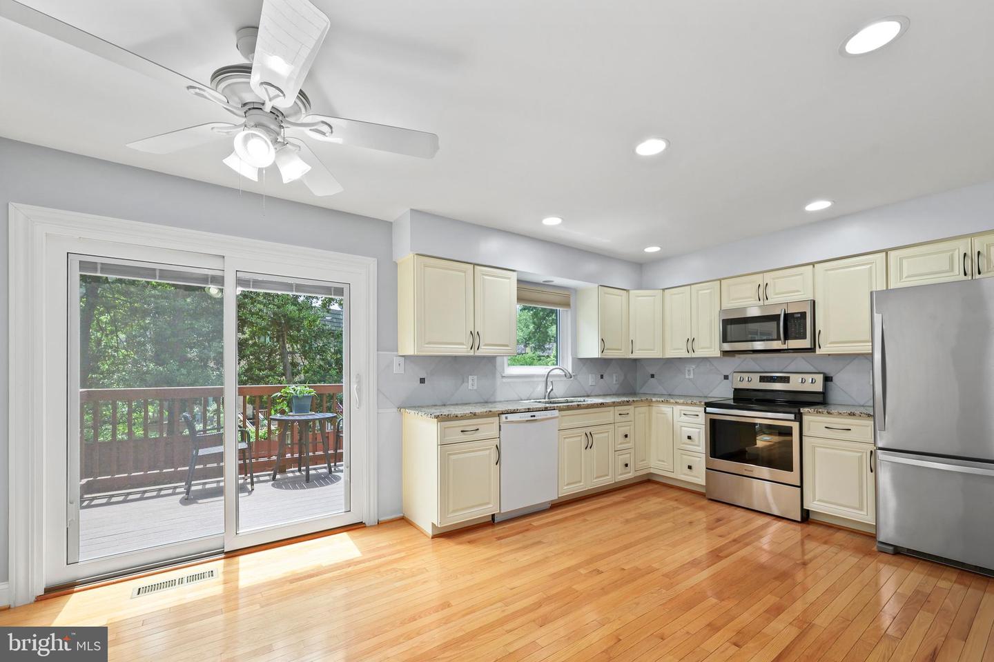 10219 BLAKE LN, OAKTON, Virginia 22124, 3 Bedrooms Bedrooms, ,4 BathroomsBathrooms,Residential,For sale,10219 BLAKE LN,VAFX2240734 MLS # VAFX2240734