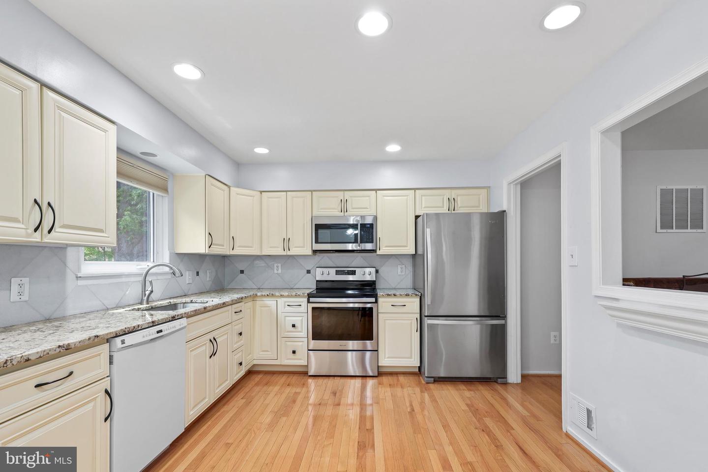 10219 BLAKE LN, OAKTON, Virginia 22124, 3 Bedrooms Bedrooms, ,4 BathroomsBathrooms,Residential,For sale,10219 BLAKE LN,VAFX2240734 MLS # VAFX2240734
