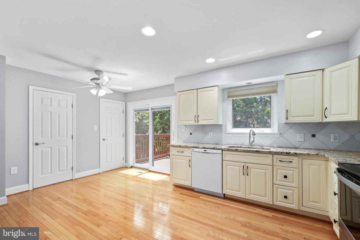 10219 BLAKE LN, OAKTON, Virginia 22124, 3 Bedrooms Bedrooms, ,4 BathroomsBathrooms,Residential,For sale,10219 BLAKE LN,VAFX2240734 MLS # VAFX2240734
