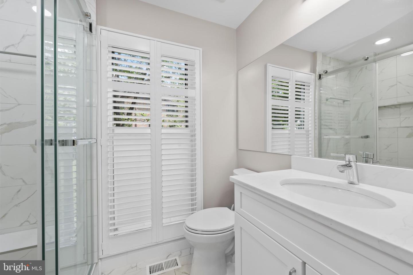 10219 BLAKE LN, OAKTON, Virginia 22124, 3 Bedrooms Bedrooms, ,4 BathroomsBathrooms,Residential,For sale,10219 BLAKE LN,VAFX2240734 MLS # VAFX2240734