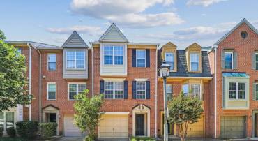 810 N FAYETTE ST, ALEXANDRIA, Virginia 22314, 2 Bedrooms Bedrooms, ,2 BathroomsBathrooms,Residential,For sale,810 N FAYETTE ST,VAAX2045340 MLS # VAAX2045340