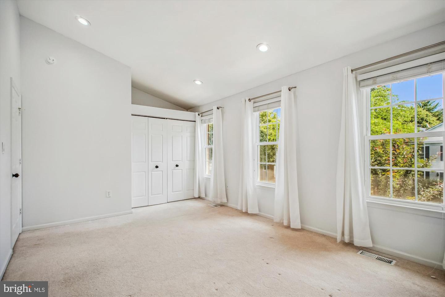 6149 SUMMER PARK LN, ALEXANDRIA, Virginia 22315, 3 Bedrooms Bedrooms, ,3 BathroomsBathrooms,Residential,For sale,6149 SUMMER PARK LN,VAFX2241106 MLS # VAFX2241106