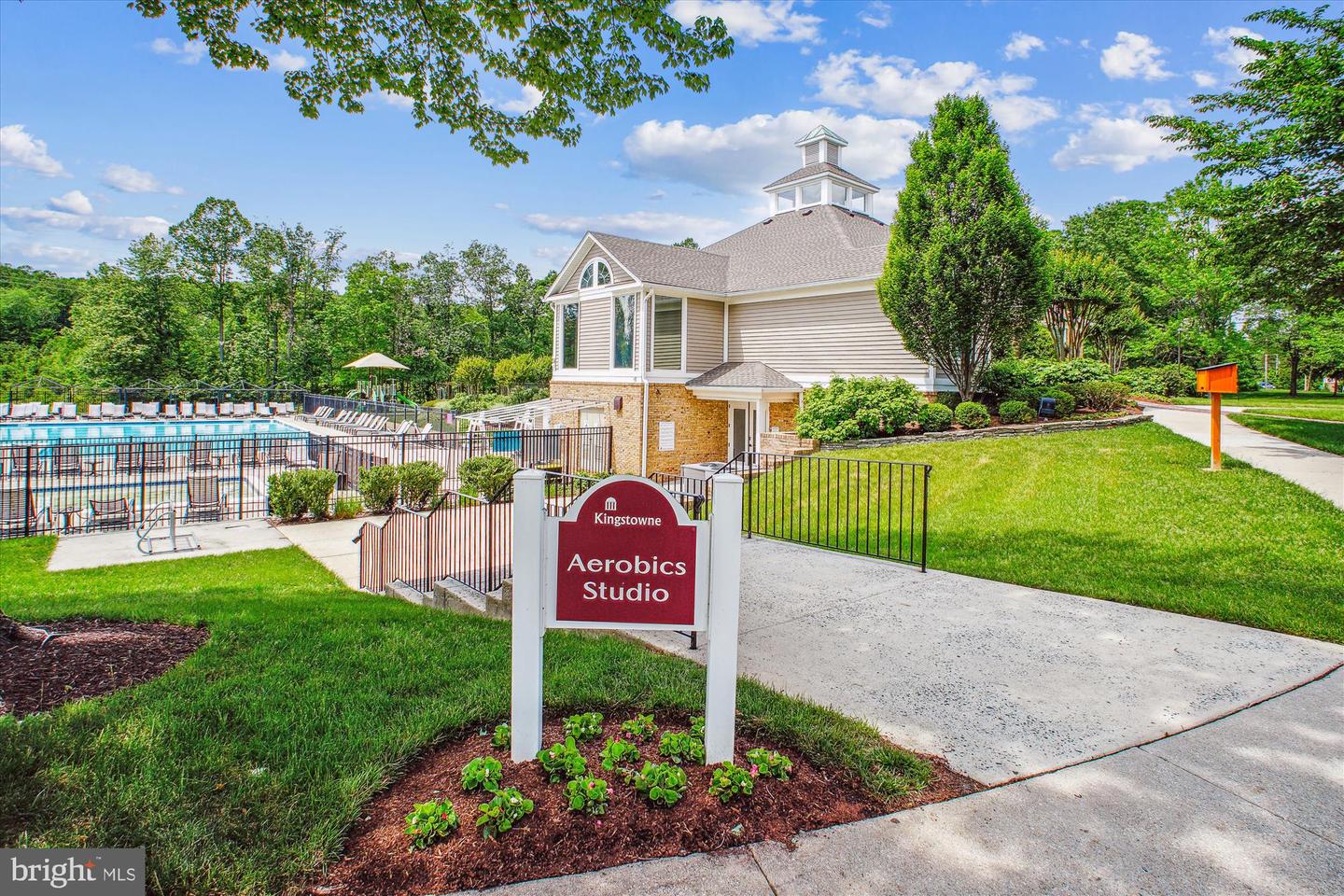 6149 SUMMER PARK LN, ALEXANDRIA, Virginia 22315, 3 Bedrooms Bedrooms, ,3 BathroomsBathrooms,Residential,For sale,6149 SUMMER PARK LN,VAFX2241106 MLS # VAFX2241106