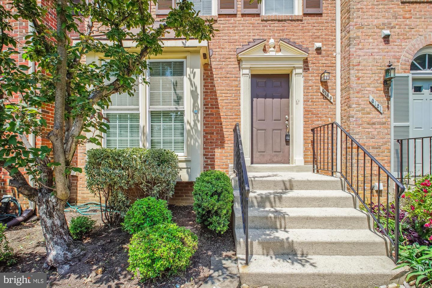 6149 SUMMER PARK LN, ALEXANDRIA, Virginia 22315, 3 Bedrooms Bedrooms, ,3 BathroomsBathrooms,Residential,For sale,6149 SUMMER PARK LN,VAFX2241106 MLS # VAFX2241106