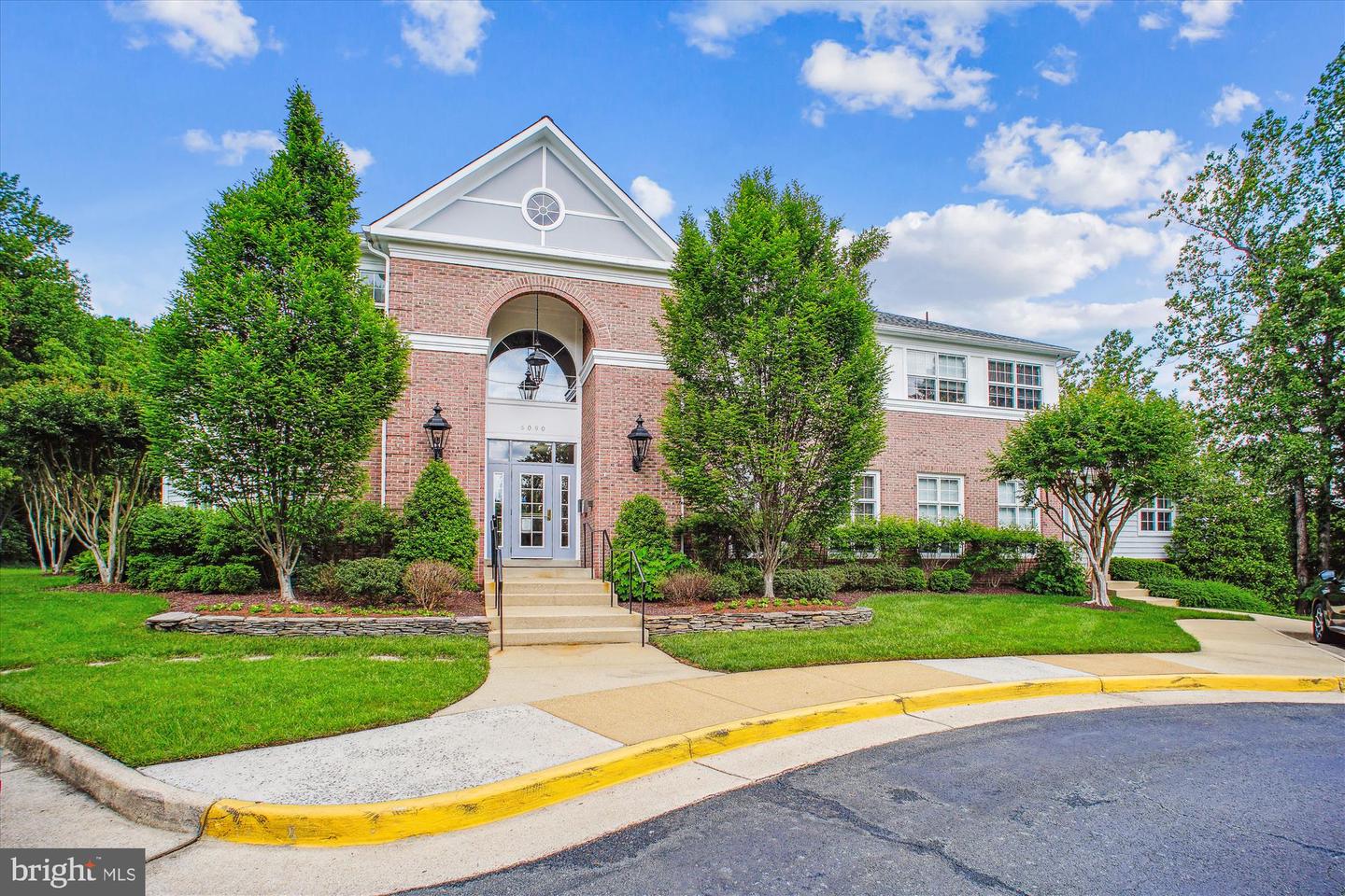 6149 SUMMER PARK LN, ALEXANDRIA, Virginia 22315, 3 Bedrooms Bedrooms, ,3 BathroomsBathrooms,Residential,For sale,6149 SUMMER PARK LN,VAFX2241106 MLS # VAFX2241106