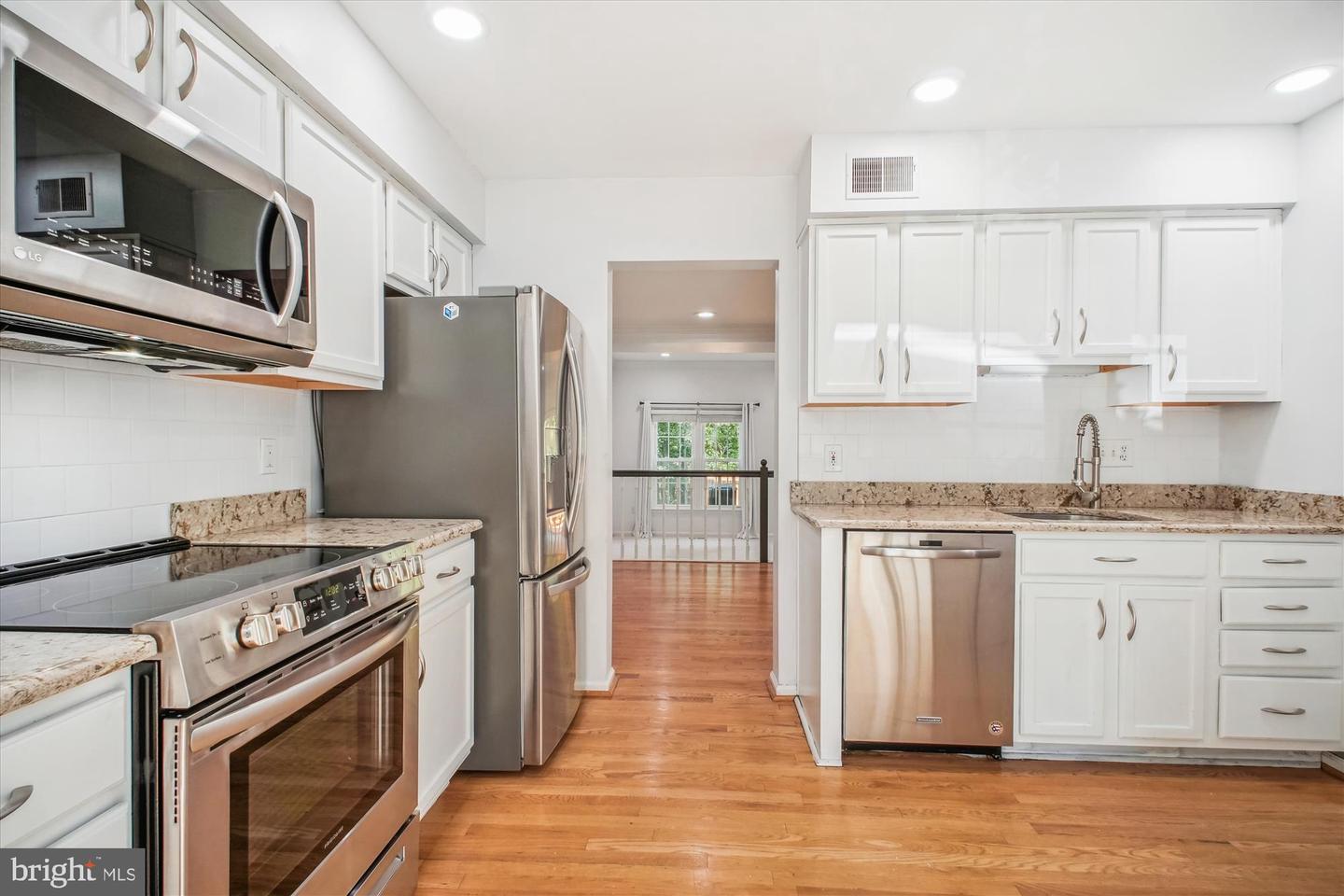 6149 SUMMER PARK LN, ALEXANDRIA, Virginia 22315, 3 Bedrooms Bedrooms, ,3 BathroomsBathrooms,Residential,For sale,6149 SUMMER PARK LN,VAFX2241106 MLS # VAFX2241106