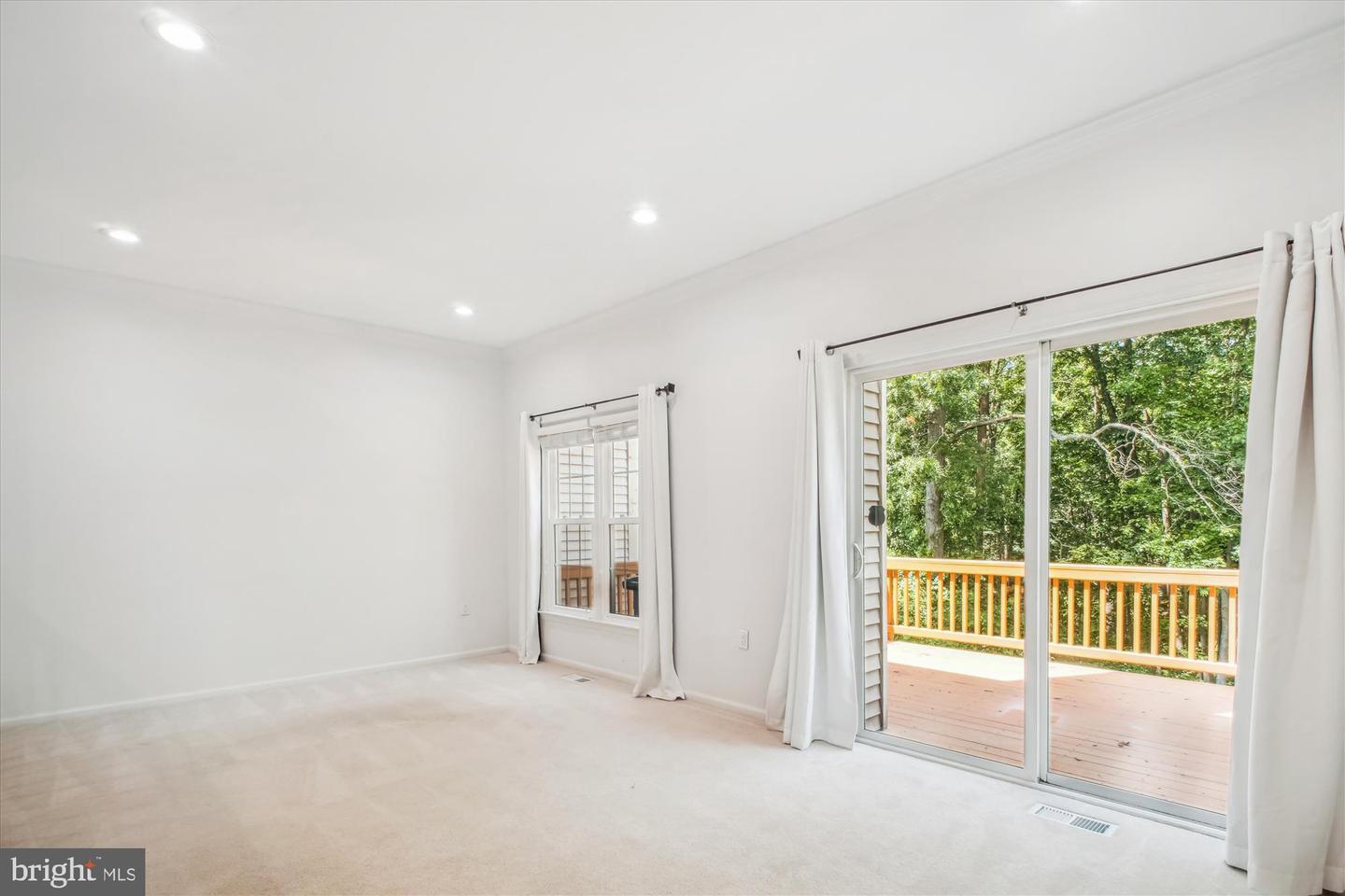 6149 SUMMER PARK LN, ALEXANDRIA, Virginia 22315, 3 Bedrooms Bedrooms, ,3 BathroomsBathrooms,Residential,For sale,6149 SUMMER PARK LN,VAFX2241106 MLS # VAFX2241106