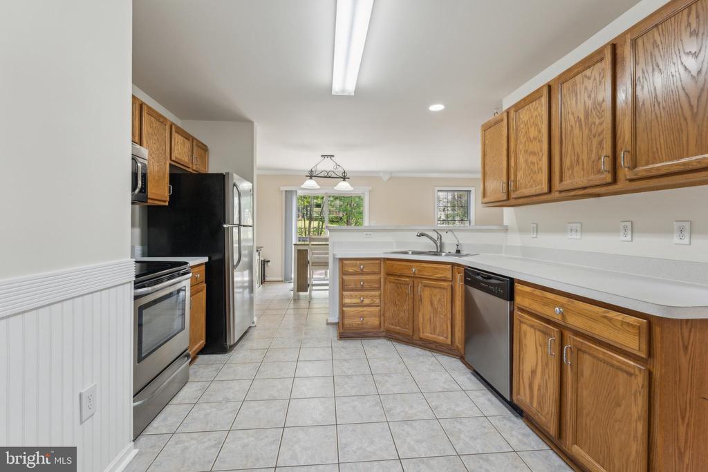 10108 CHESNEY DR, SPOTSYLVANIA, Virginia 22553, 4 Bedrooms Bedrooms, ,3 BathroomsBathrooms,Residential,10108 CHESNEY DR,VASP2032018 MLS # VASP2032018