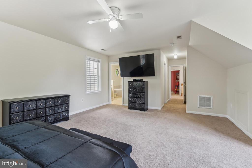 10108 CHESNEY DR, SPOTSYLVANIA, Virginia 22553, 4 Bedrooms Bedrooms, ,3 BathroomsBathrooms,Residential,10108 CHESNEY DR,VASP2032018 MLS # VASP2032018