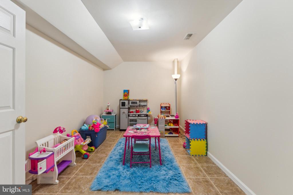 10108 CHESNEY DR, SPOTSYLVANIA, Virginia 22553, 4 Bedrooms Bedrooms, ,3 BathroomsBathrooms,Residential,10108 CHESNEY DR,VASP2032018 MLS # VASP2032018