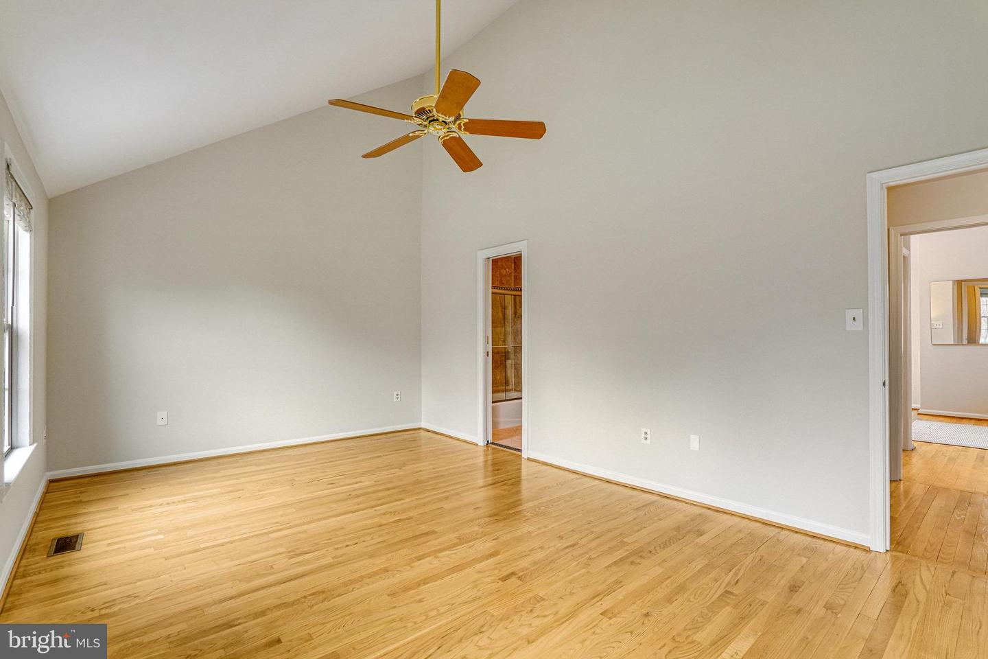 9391 PETER ROY CT, BURKE, Virginia 22015, 2 Bedrooms Bedrooms, 6 Rooms Rooms,2 BathroomsBathrooms,Residential,For sale,9391 PETER ROY CT,VAFX2241272 MLS # VAFX2241272