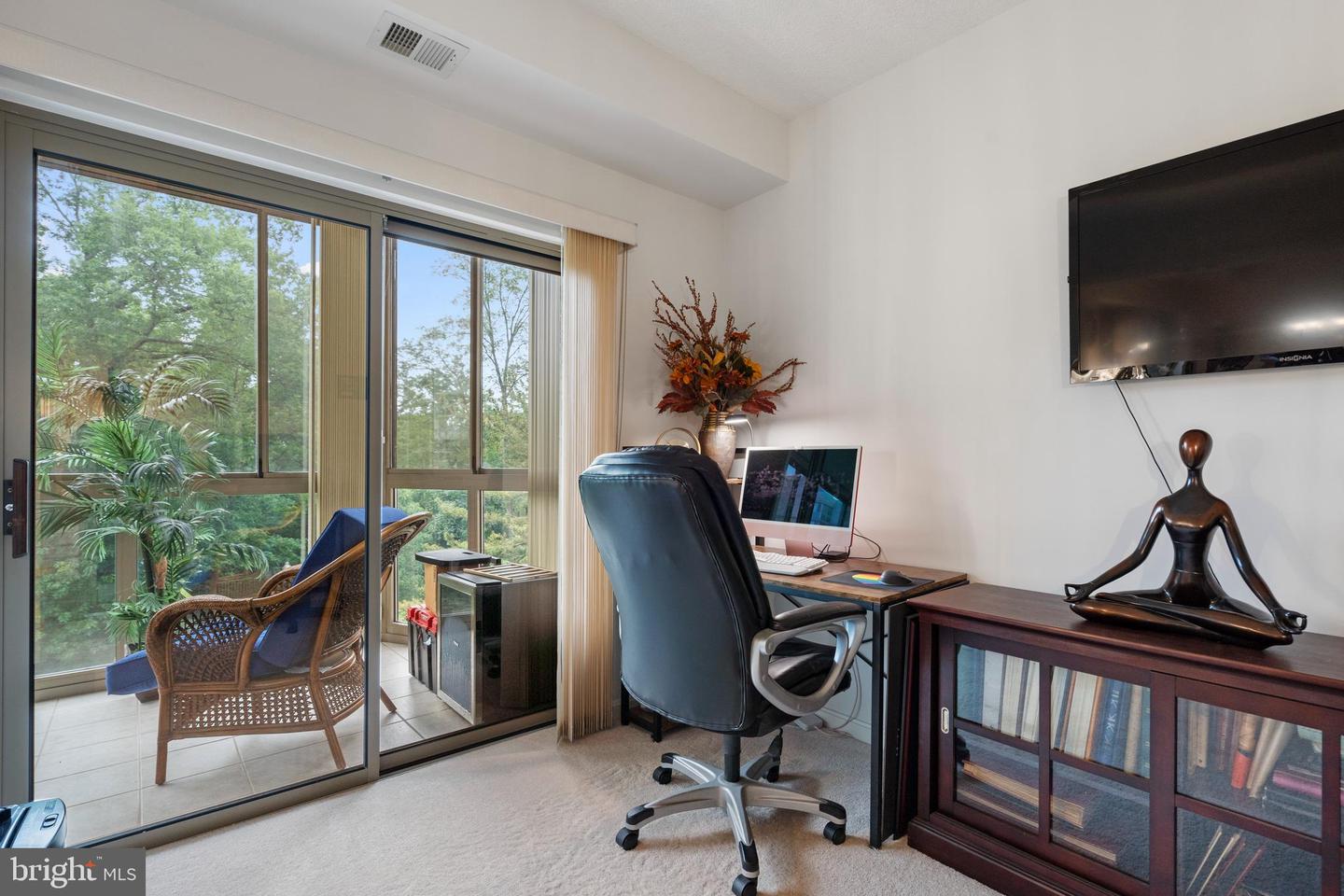 19375 CYPRESS RIDGE TER #206, LEESBURG, Virginia 20176, 2 Bedrooms Bedrooms, ,2 BathroomsBathrooms,Residential,For sale,19375 CYPRESS RIDGE TER #206,VALO2097262 MLS # VALO2097262