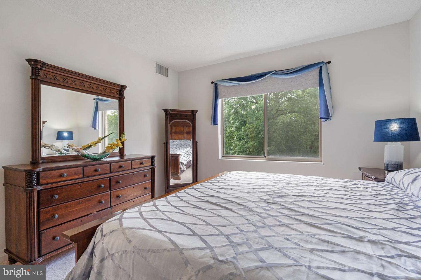 19375 CYPRESS RIDGE TER #206, LEESBURG, Virginia 20176, 2 Bedrooms Bedrooms, ,2 BathroomsBathrooms,Residential,For sale,19375 CYPRESS RIDGE TER #206,VALO2097262 MLS # VALO2097262