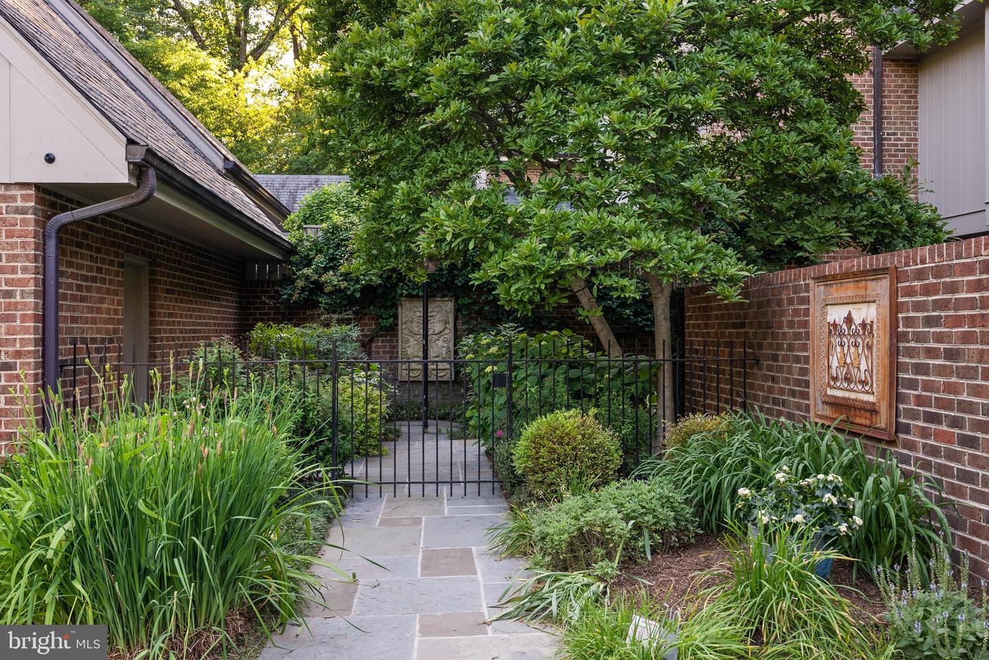 710 BELGROVE RD, MCLEAN, Virginia 22101, 5 Bedrooms Bedrooms, ,5 BathroomsBathrooms,Residential,For sale,710 BELGROVE RD,VAFX2242030 MLS # VAFX2242030