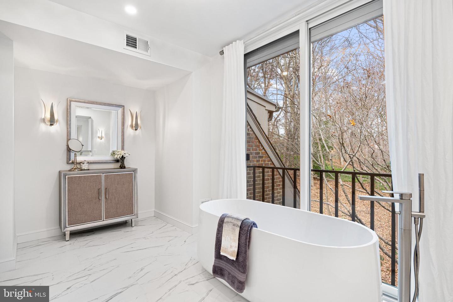 710 BELGROVE RD, MCLEAN, Virginia 22101, 5 Bedrooms Bedrooms, ,5 BathroomsBathrooms,Residential,For sale,710 BELGROVE RD,VAFX2242030 MLS # VAFX2242030