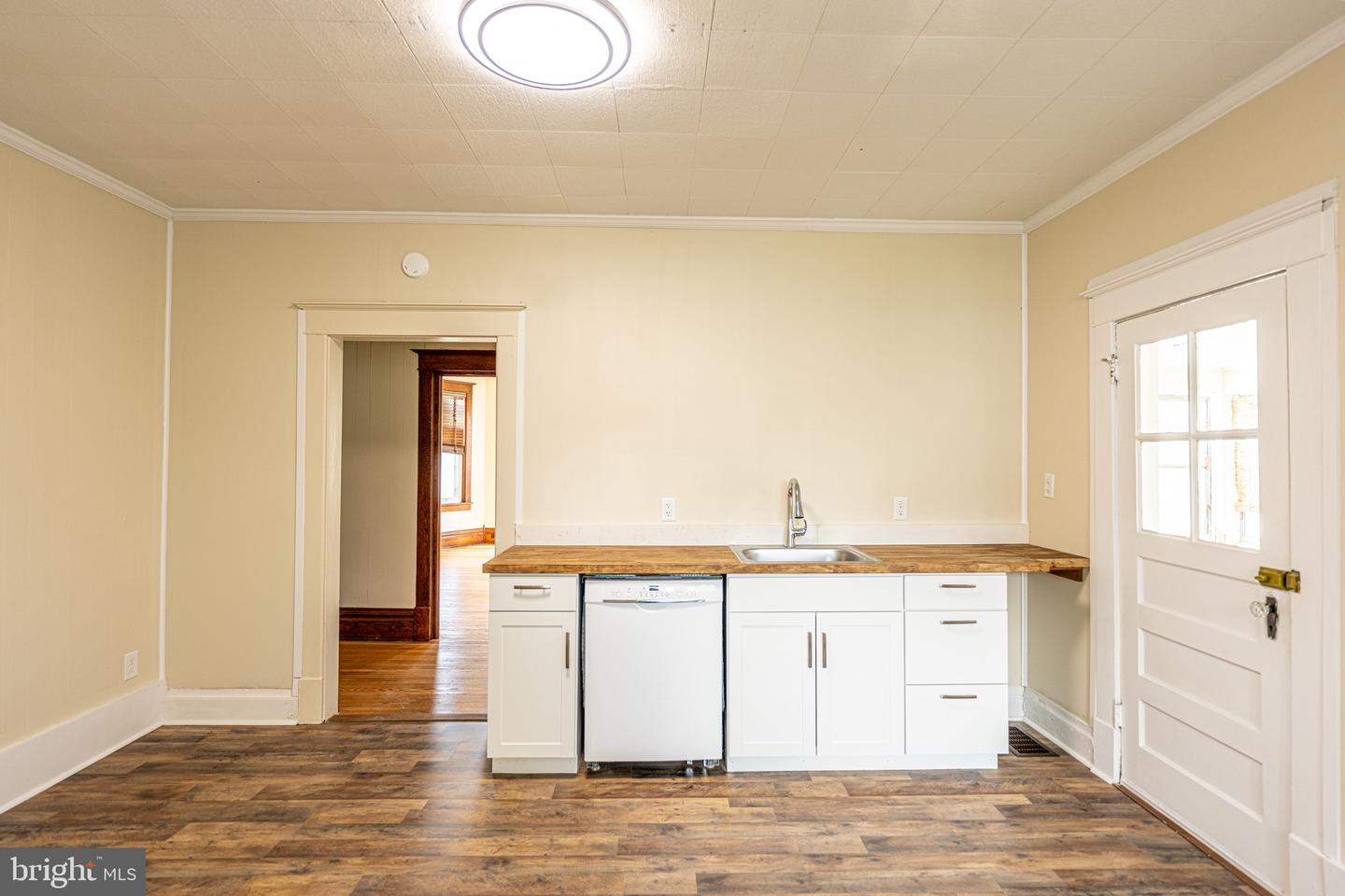 89 MAIN ST N, KILMARNOCK, Virginia 22482, 4 Bedrooms Bedrooms, 8 Rooms Rooms,2 BathroomsBathrooms,Residential,For sale,89 MAIN ST N,VALV2000812 MLS # VALV2000812