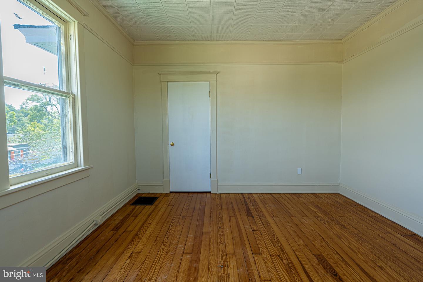 89 MAIN ST N, KILMARNOCK, Virginia 22482, 4 Bedrooms Bedrooms, 8 Rooms Rooms,2 BathroomsBathrooms,Residential,For sale,89 MAIN ST N,VALV2000812 MLS # VALV2000812