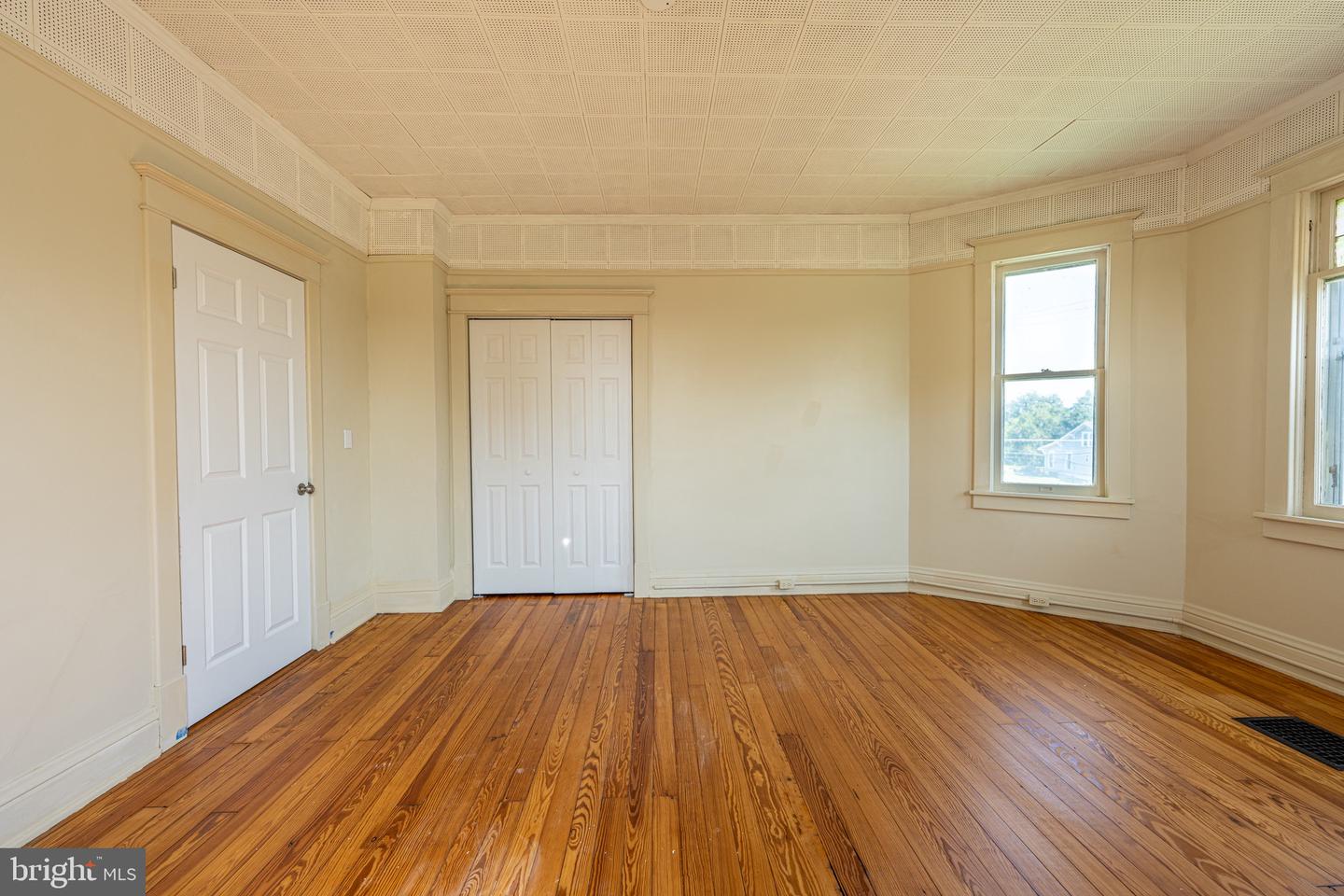 89 MAIN ST N, KILMARNOCK, Virginia 22482, 4 Bedrooms Bedrooms, 8 Rooms Rooms,2 BathroomsBathrooms,Residential,For sale,89 MAIN ST N,VALV2000812 MLS # VALV2000812