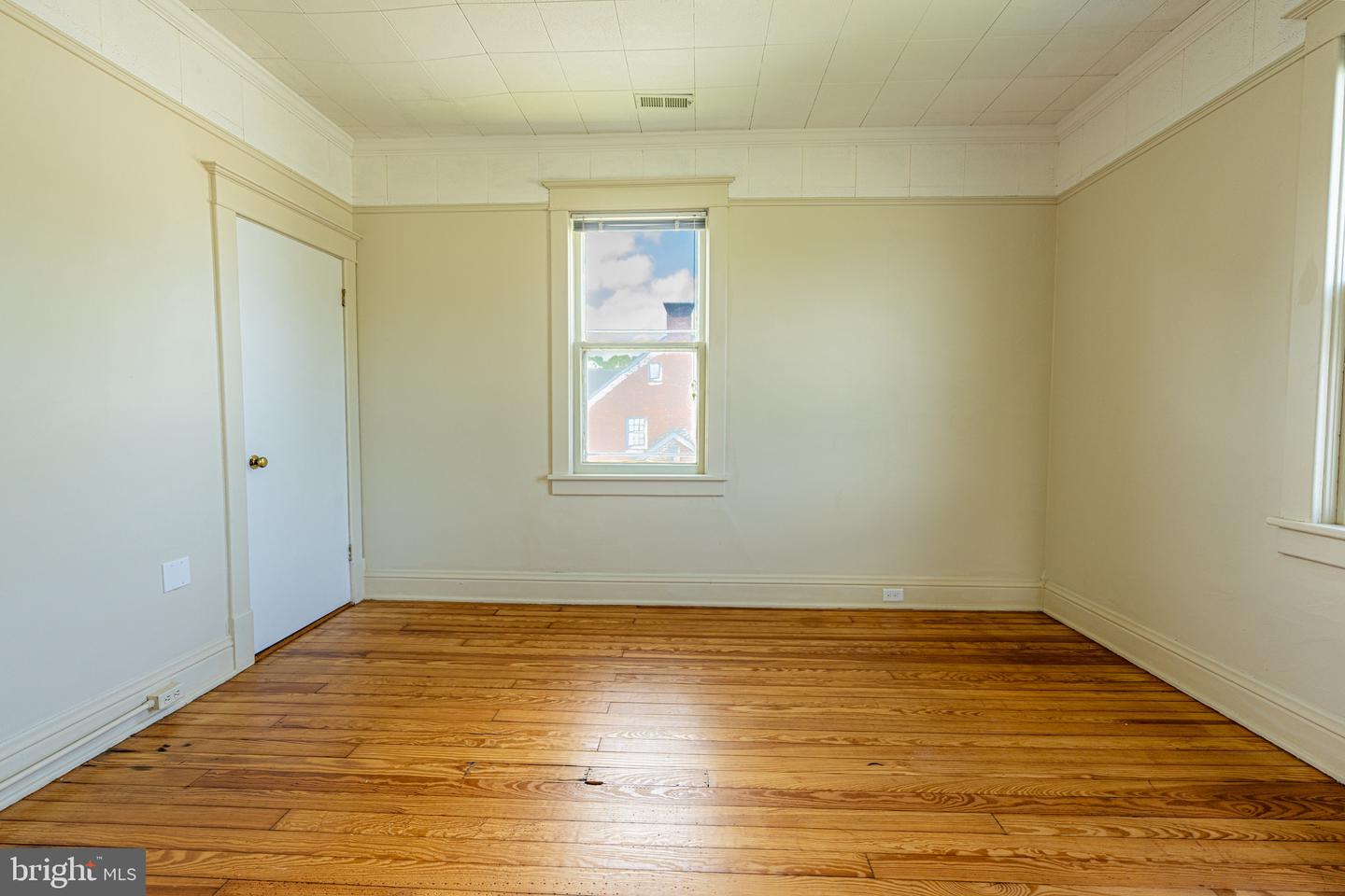 89 MAIN ST N, KILMARNOCK, Virginia 22482, 4 Bedrooms Bedrooms, 8 Rooms Rooms,2 BathroomsBathrooms,Residential,For sale,89 MAIN ST N,VALV2000812 MLS # VALV2000812