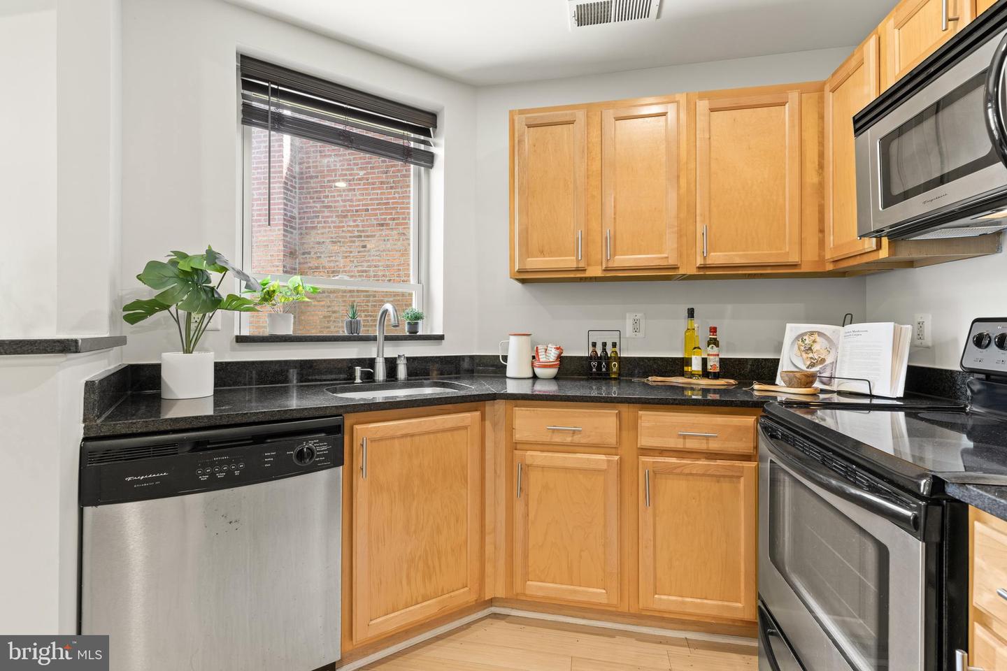 1108 COLUMBIA RD NW #101, WASHINGTON, District Of Columbia 20009, 2 Bedrooms Bedrooms, ,1 BathroomBathrooms,Residential,For sale,1108 COLUMBIA RD NW #101,DCDC2201788 MLS # DCDC2201788
