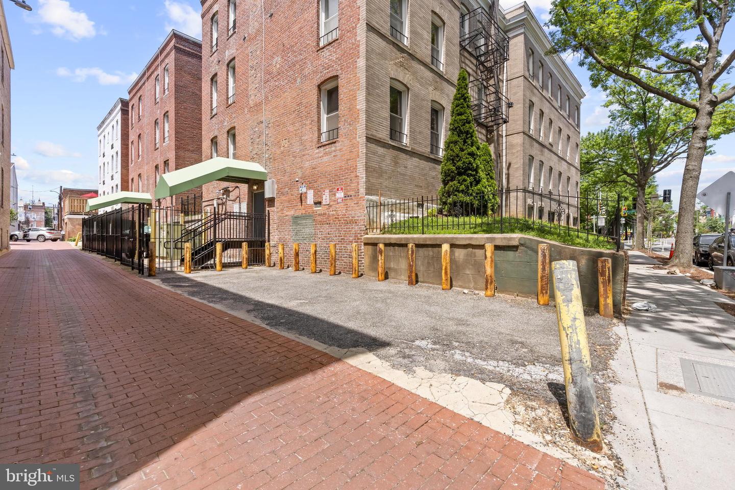 1108 COLUMBIA RD NW #101, WASHINGTON, District Of Columbia 20009, 2 Bedrooms Bedrooms, ,1 BathroomBathrooms,Residential,For sale,1108 COLUMBIA RD NW #101,DCDC2201788 MLS # DCDC2201788