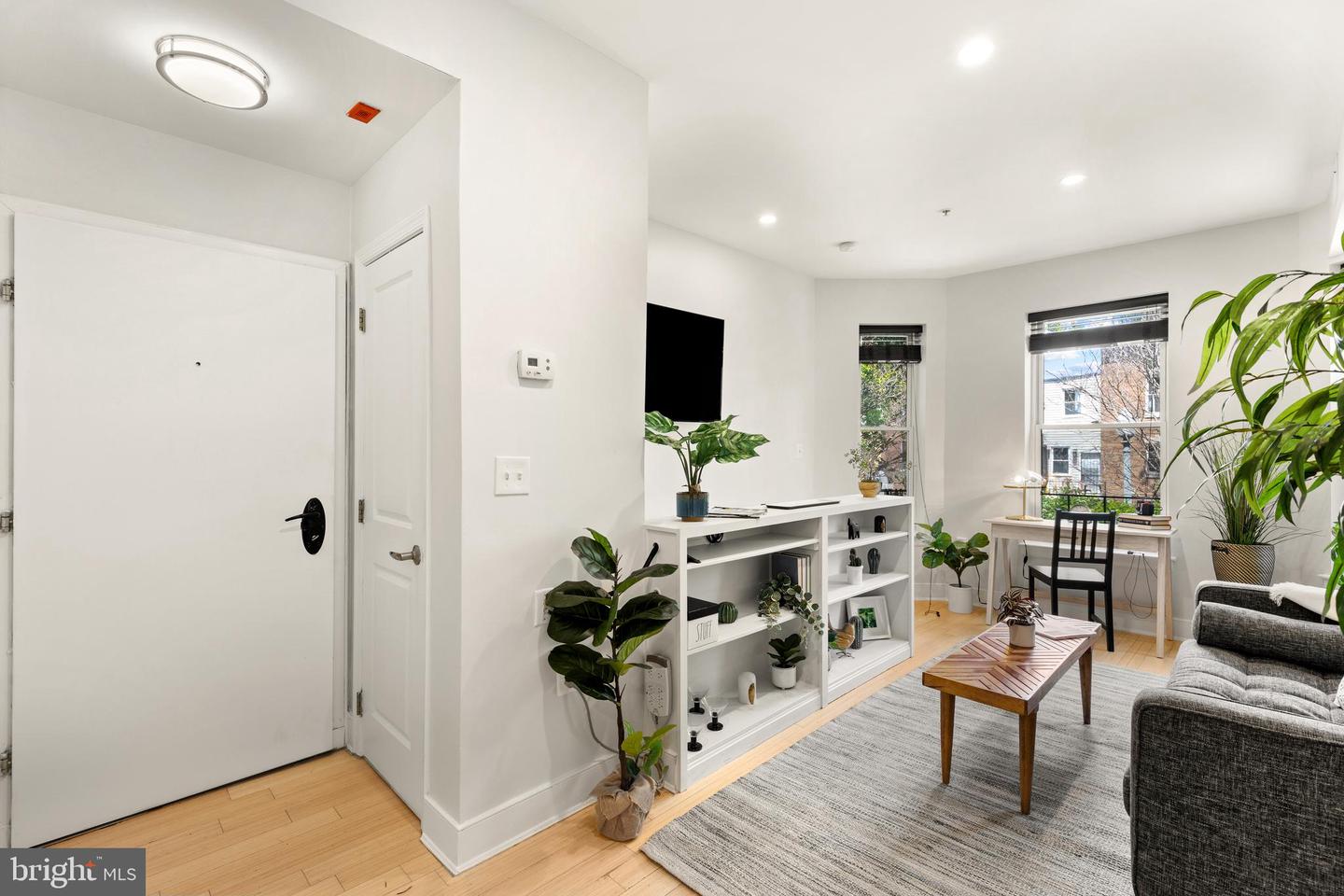 1108 COLUMBIA RD NW #101, WASHINGTON, District Of Columbia 20009, 2 Bedrooms Bedrooms, ,1 BathroomBathrooms,Residential,For sale,1108 COLUMBIA RD NW #101,DCDC2201788 MLS # DCDC2201788