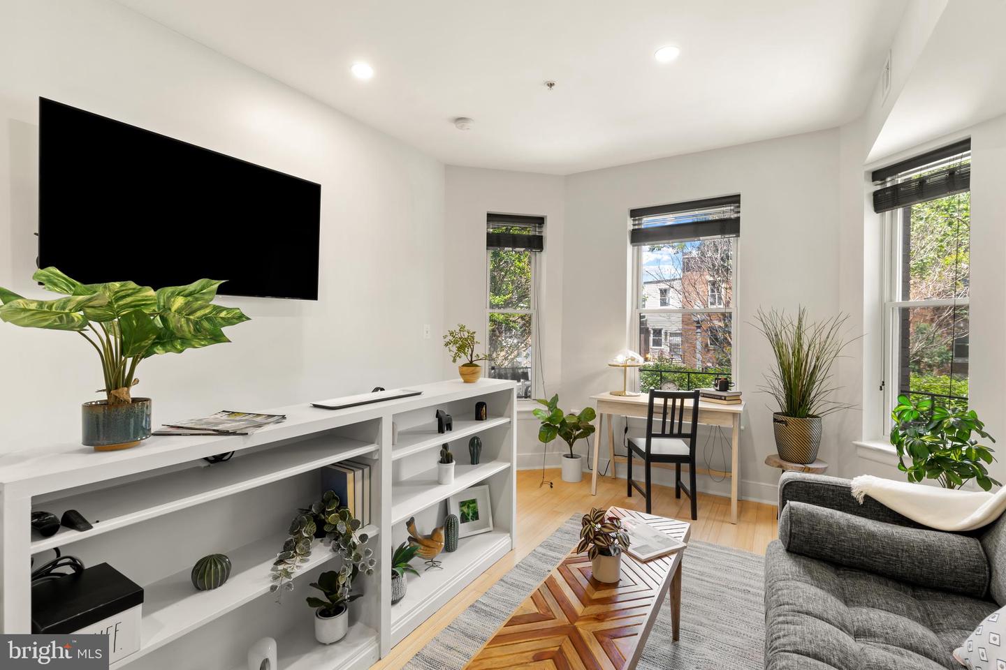 1108 COLUMBIA RD NW #101, WASHINGTON, District Of Columbia 20009, 2 Bedrooms Bedrooms, ,1 BathroomBathrooms,Residential,For sale,1108 COLUMBIA RD NW #101,DCDC2201788 MLS # DCDC2201788