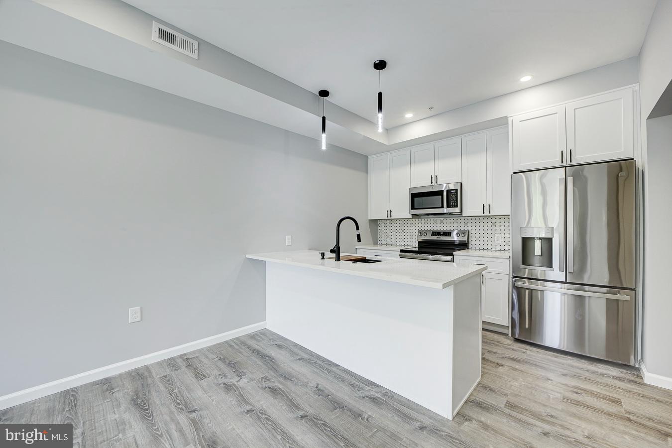 832 19TH ST NE #B, WASHINGTON, District Of Columbia 20002, 2 Bedrooms Bedrooms, ,2 BathroomsBathrooms,Residential,For sale,832 19TH ST NE #B,DCDC2201802 MLS # DCDC2201802