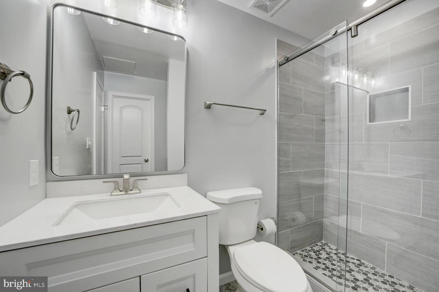 832 19TH ST NE #C, WASHINGTON, District Of Columbia 20002, 2 Bedrooms Bedrooms, ,2 BathroomsBathrooms,Residential,For sale,832 19TH ST NE #C,DCDC2201816 MLS # DCDC2201816