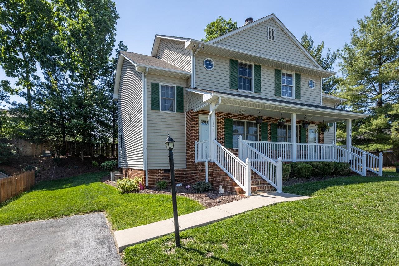 1098 ROBIN HOOD CT, ROCKINGHAM, Virginia 22801, 2 Bedrooms Bedrooms, ,1 BathroomBathrooms,Residential,1098 ROBIN HOOD CT,664831 MLS # 664831