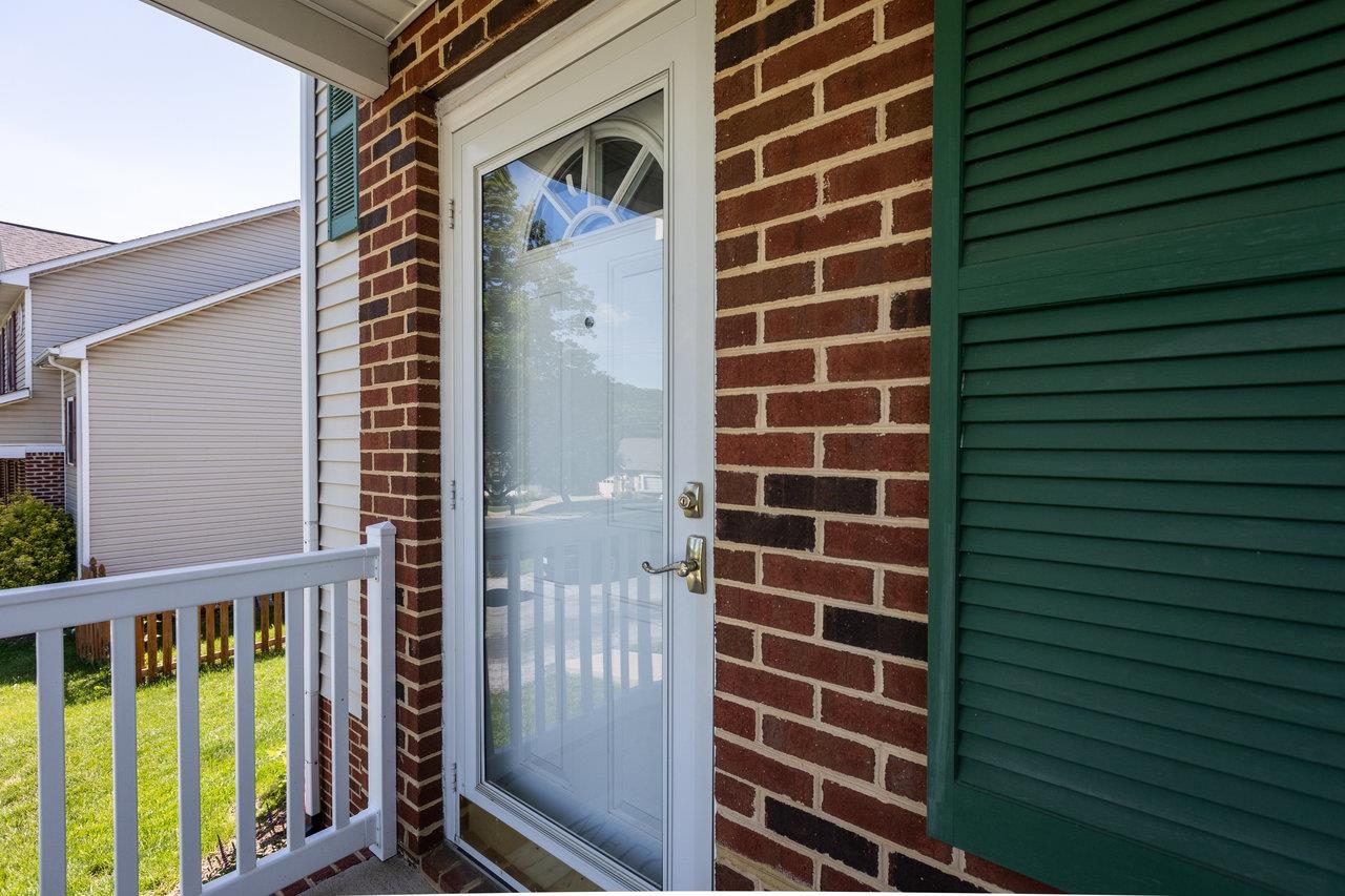 1098 ROBIN HOOD CT, ROCKINGHAM, Virginia 22801, 2 Bedrooms Bedrooms, ,1 BathroomBathrooms,Residential,1098 ROBIN HOOD CT,664831 MLS # 664831