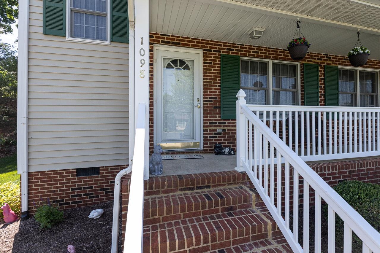 1098 ROBIN HOOD CT, ROCKINGHAM, Virginia 22801, 2 Bedrooms Bedrooms, ,1 BathroomBathrooms,Residential,1098 ROBIN HOOD CT,664831 MLS # 664831