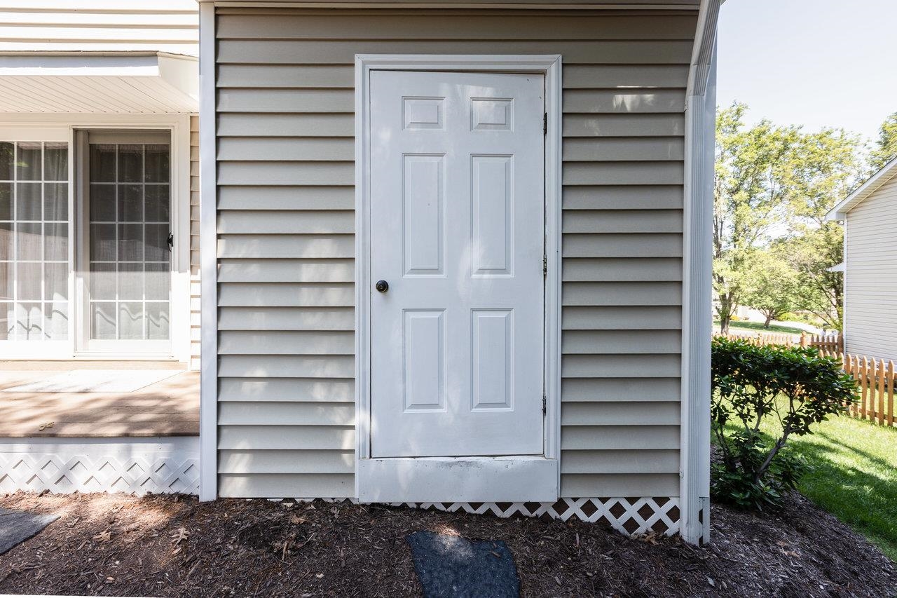 1098 ROBIN HOOD CT, ROCKINGHAM, Virginia 22801, 2 Bedrooms Bedrooms, ,1 BathroomBathrooms,Residential,1098 ROBIN HOOD CT,664831 MLS # 664831