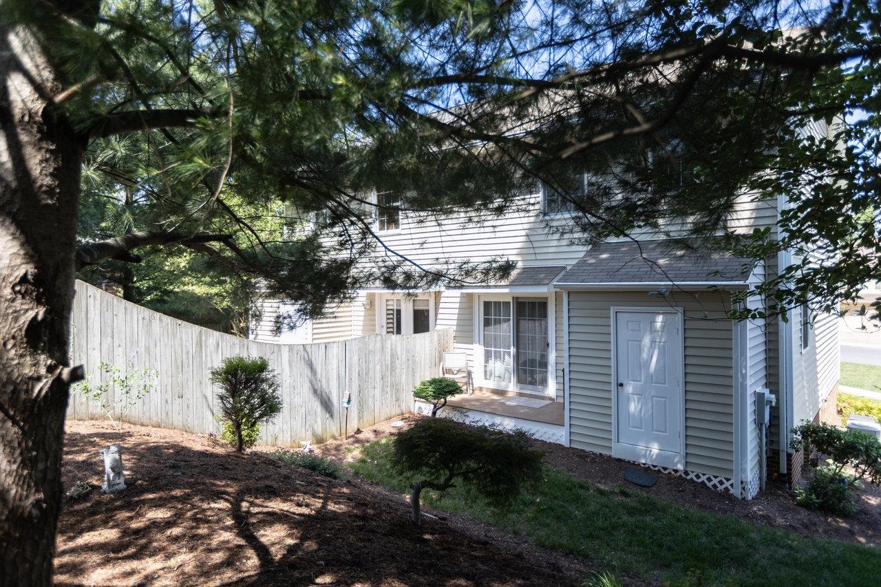 1098 ROBIN HOOD CT, ROCKINGHAM, Virginia 22801, 2 Bedrooms Bedrooms, ,1 BathroomBathrooms,Residential,1098 ROBIN HOOD CT,664831 MLS # 664831