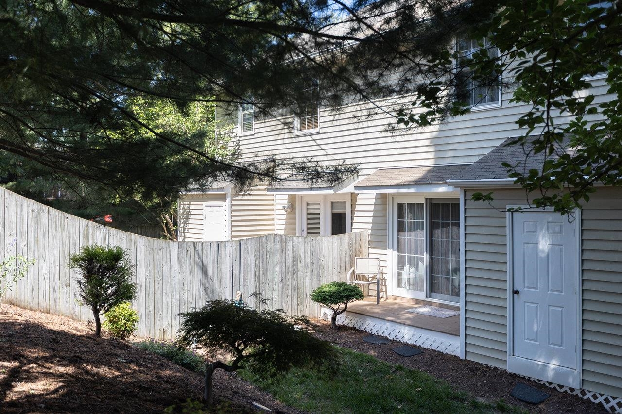 1098 ROBIN HOOD CT, ROCKINGHAM, Virginia 22801, 2 Bedrooms Bedrooms, ,1 BathroomBathrooms,Residential,1098 ROBIN HOOD CT,664831 MLS # 664831