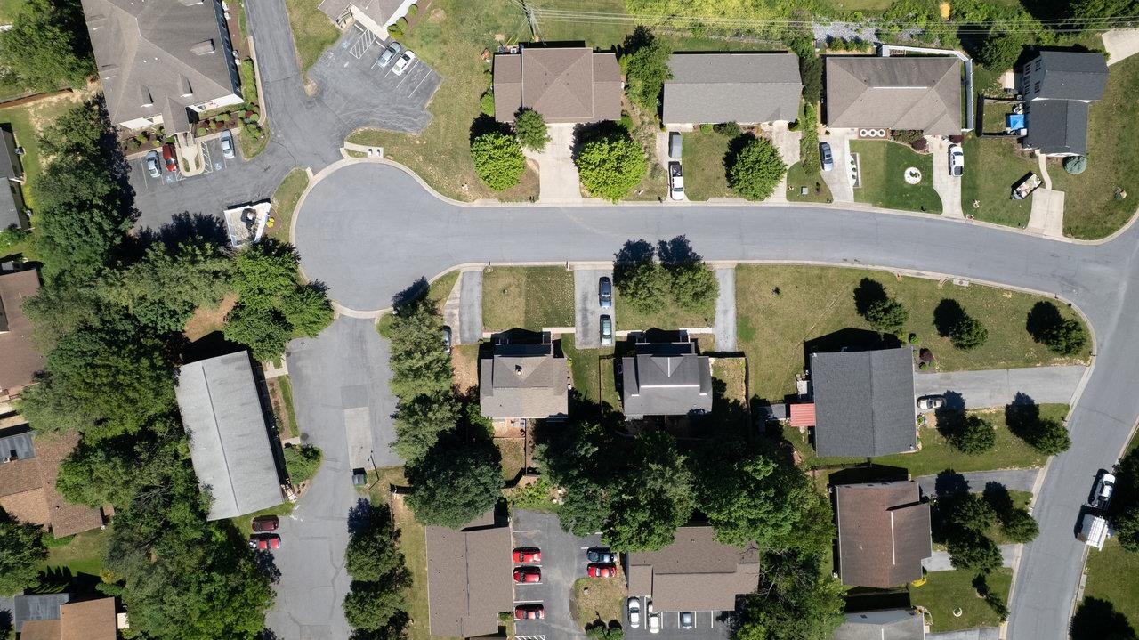 1098 ROBIN HOOD CT, ROCKINGHAM, Virginia 22801, 2 Bedrooms Bedrooms, ,1 BathroomBathrooms,Residential,1098 ROBIN HOOD CT,664831 MLS # 664831