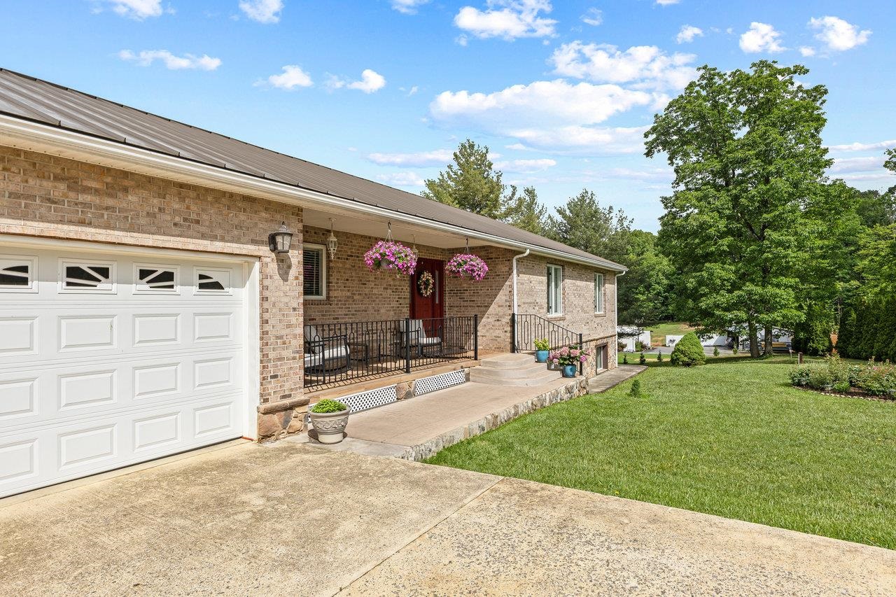 279 ENTERPRISE RD, CHURCHVILLE, Virginia 24421, 4 Bedrooms Bedrooms, ,2 BathroomsBathrooms,Residential,279 ENTERPRISE RD,664845 MLS # 664845