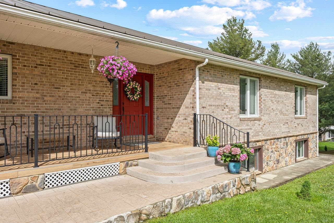 279 ENTERPRISE RD, CHURCHVILLE, Virginia 24421, 4 Bedrooms Bedrooms, ,2 BathroomsBathrooms,Residential,279 ENTERPRISE RD,664845 MLS # 664845