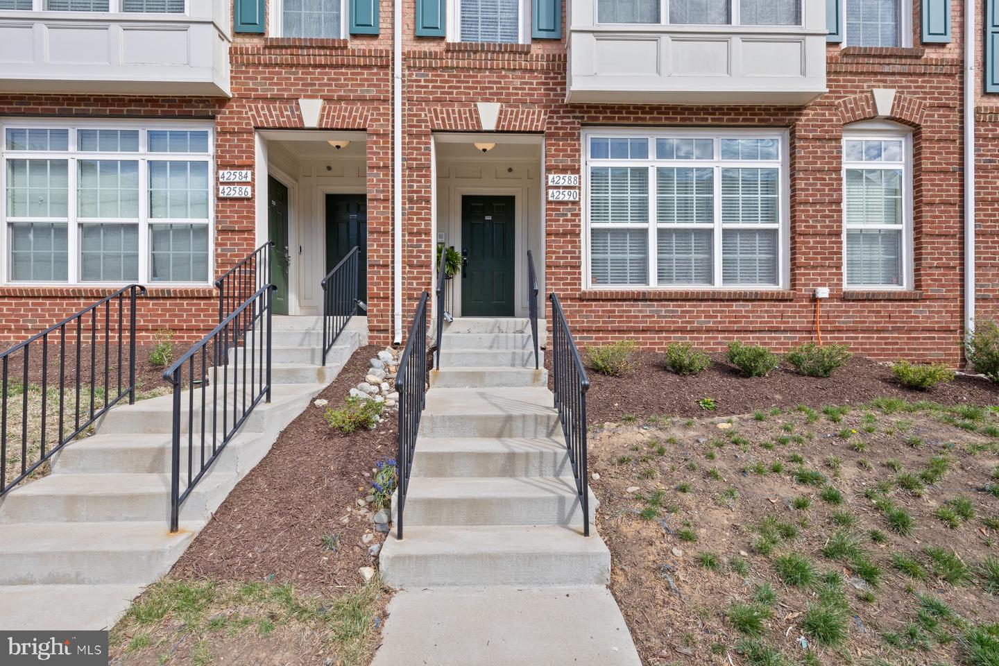 42588 CARDINAL TRACE TER, BRAMBLETON, Virginia 20148, 3 Bedrooms Bedrooms, ,2 BathroomsBathrooms,Residential,For sale,42588 CARDINAL TRACE TER,VALO2091268 MLS # VALO2091268