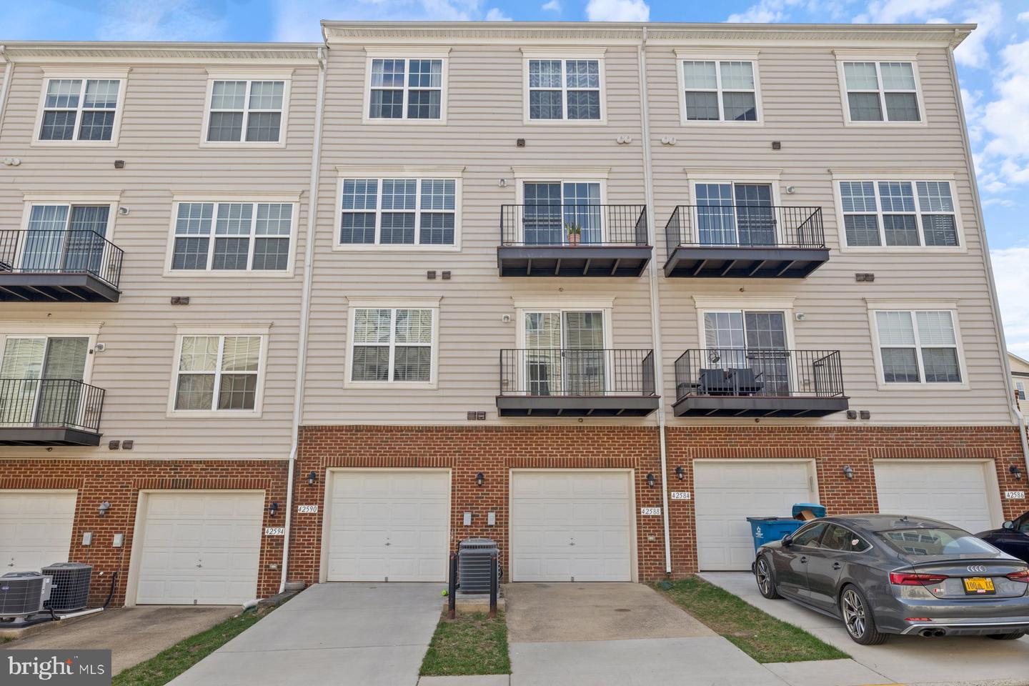 42588 CARDINAL TRACE TER, BRAMBLETON, Virginia 20148, 3 Bedrooms Bedrooms, ,2 BathroomsBathrooms,Residential,For sale,42588 CARDINAL TRACE TER,VALO2091268 MLS # VALO2091268